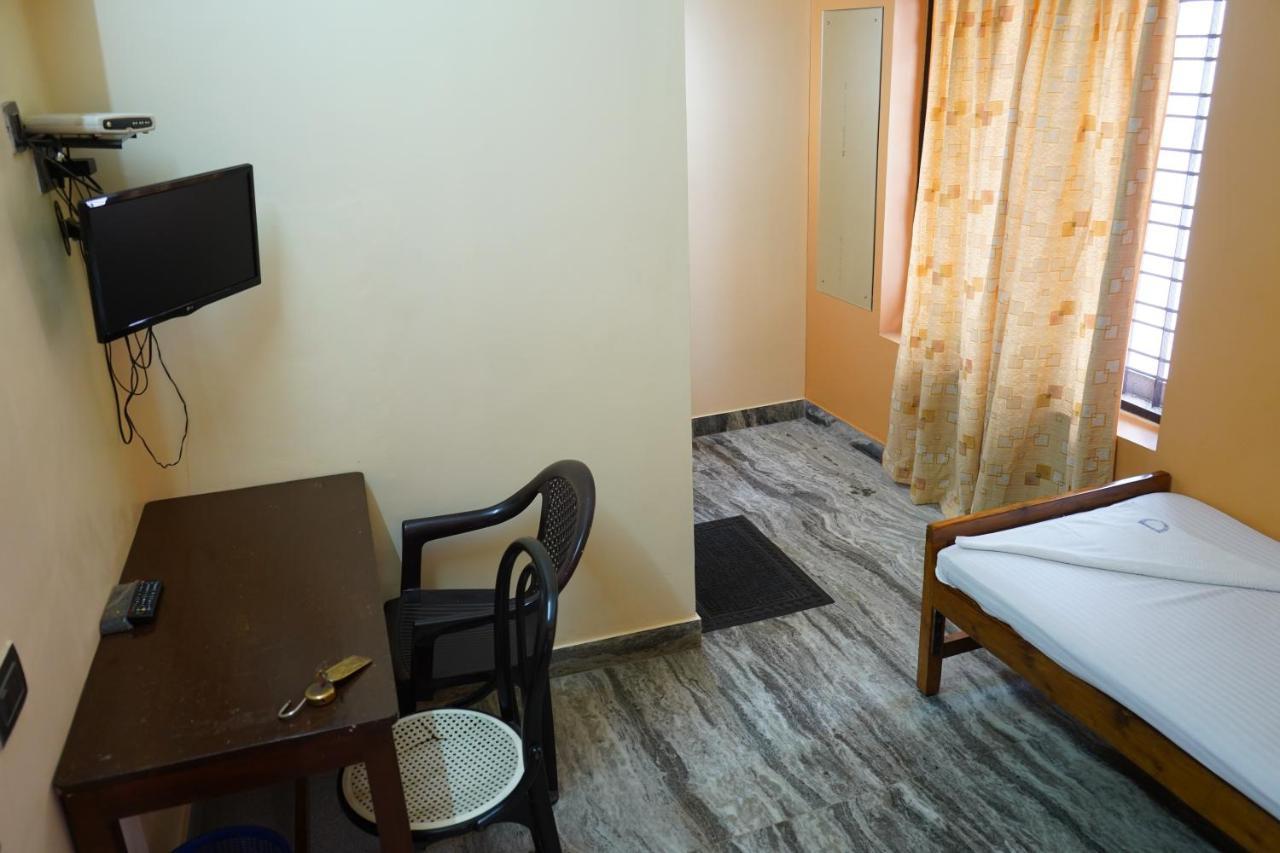 Sangeetha Tourist Home トリバンドラム エクステリア 写真